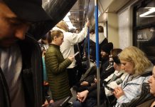 As Putin takes Russia off the grid, there are growing signs of discontent